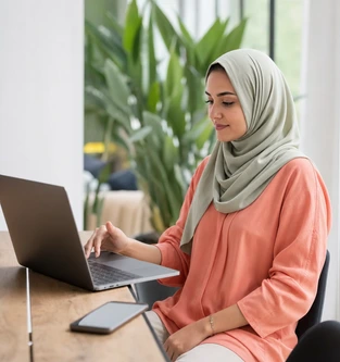 UAE employee using Amzo healthcare